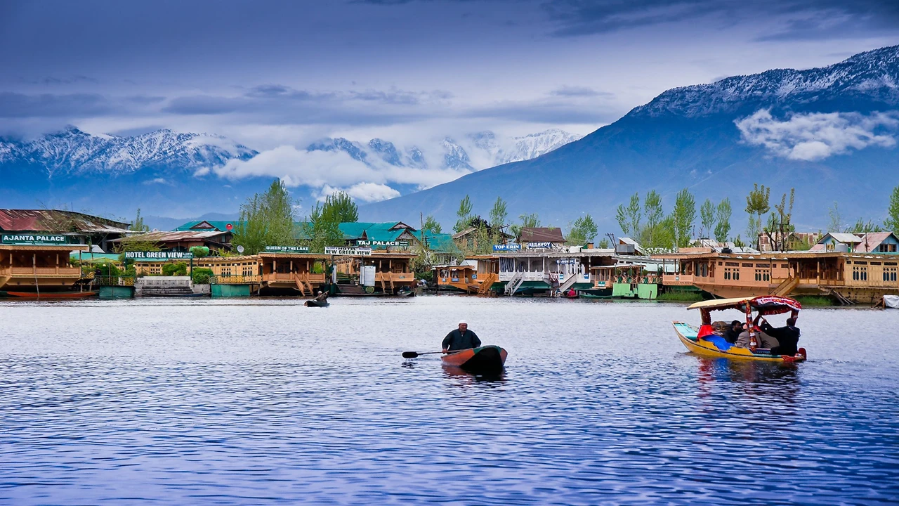 Kashmir Tour Packages From Mumbai 